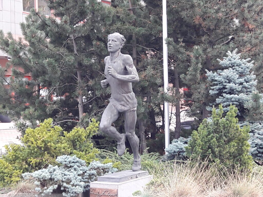 פסלו של הקטר הצ'כי - אמיל זאטופק